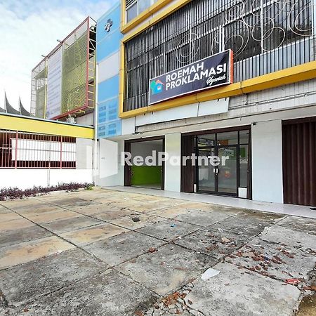 Roemah Proklamasi Syariah Mitra Reddoorz Padang  Exteriör bild
