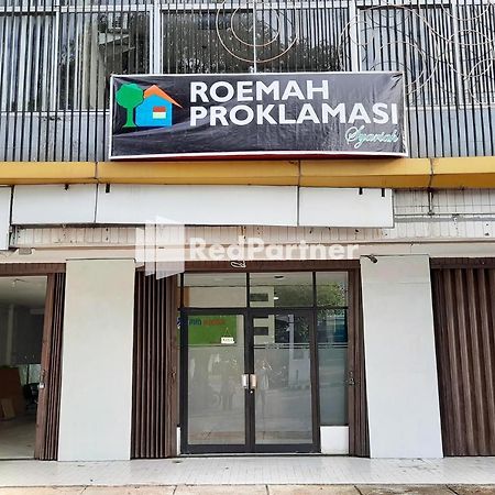 Roemah Proklamasi Syariah Mitra Reddoorz Padang  Exteriör bild
