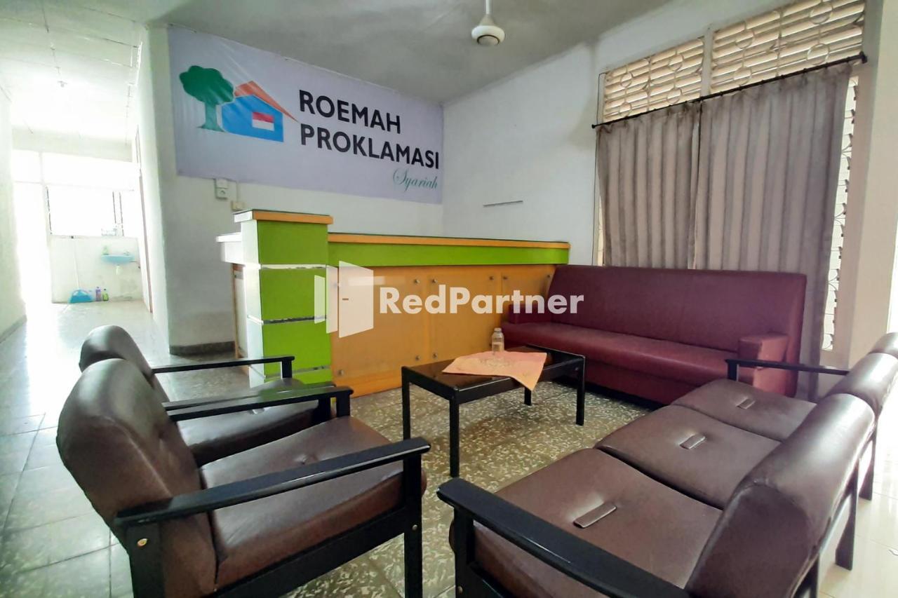 Roemah Proklamasi Syariah Mitra Reddoorz Padang  Exteriör bild